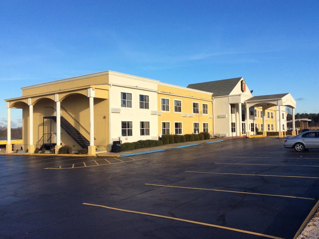 Super 8 By Wyndham Athens Hotel Екстериор снимка