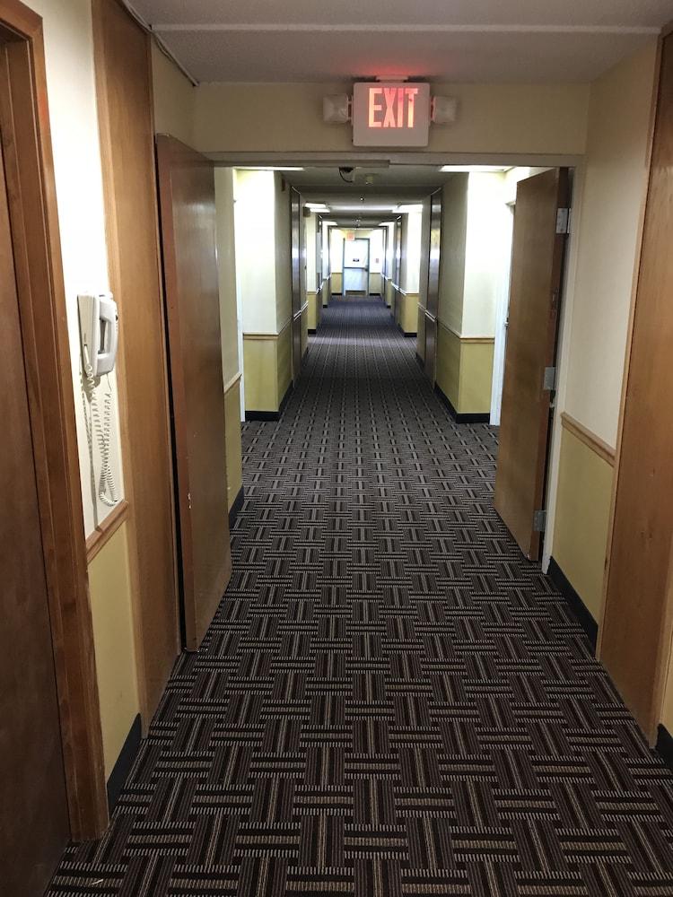 Super 8 By Wyndham Athens Hotel Екстериор снимка