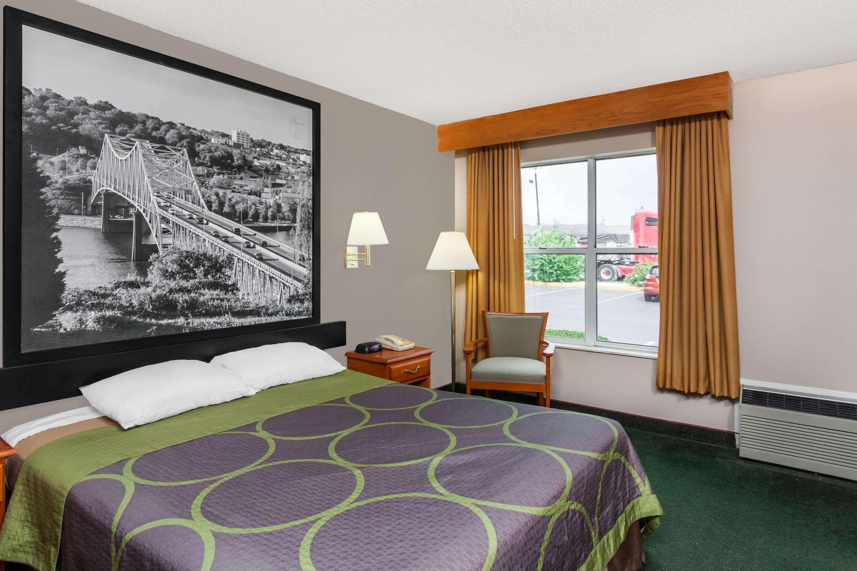 Super 8 By Wyndham Athens Hotel Екстериор снимка