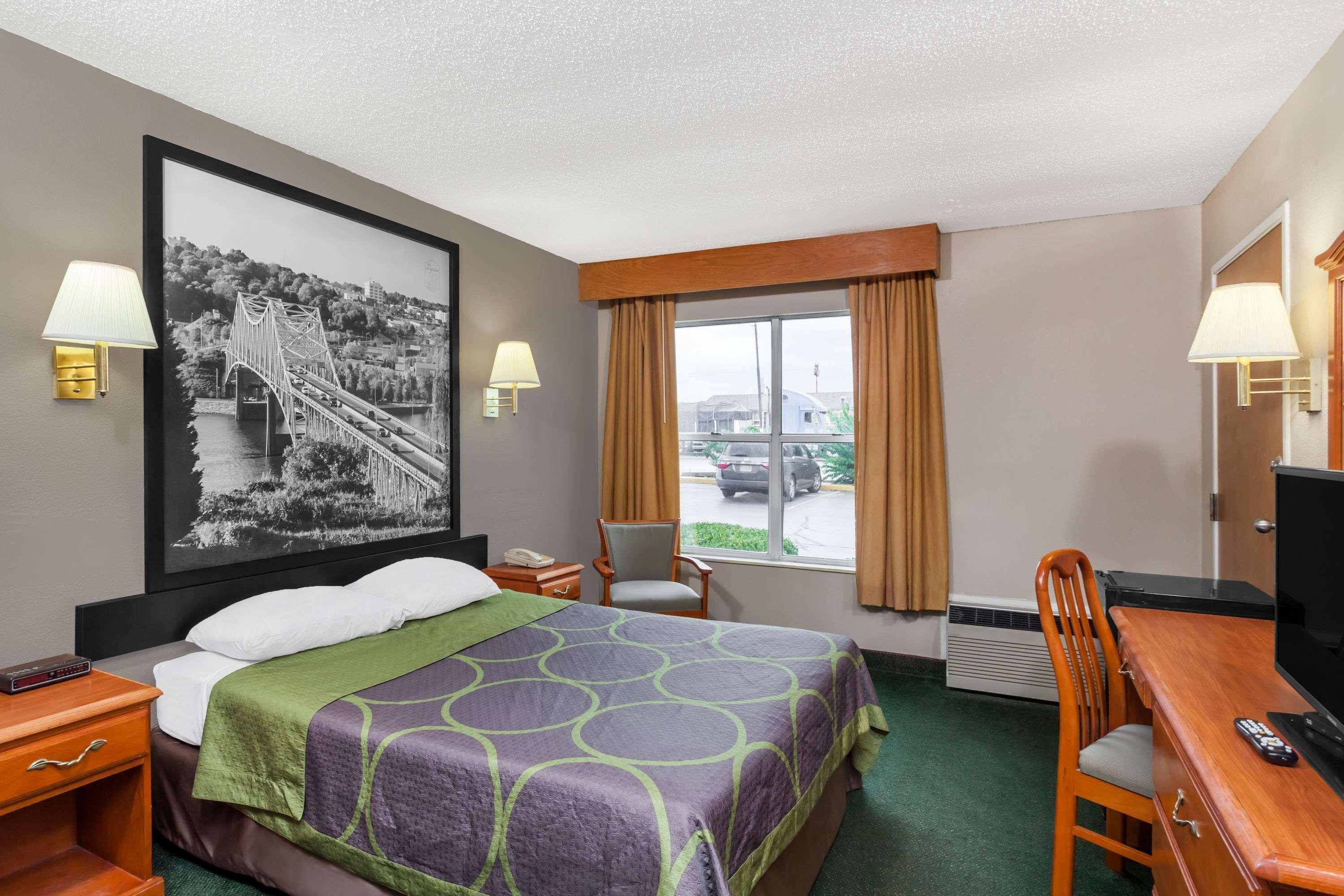 Super 8 By Wyndham Athens Hotel Екстериор снимка