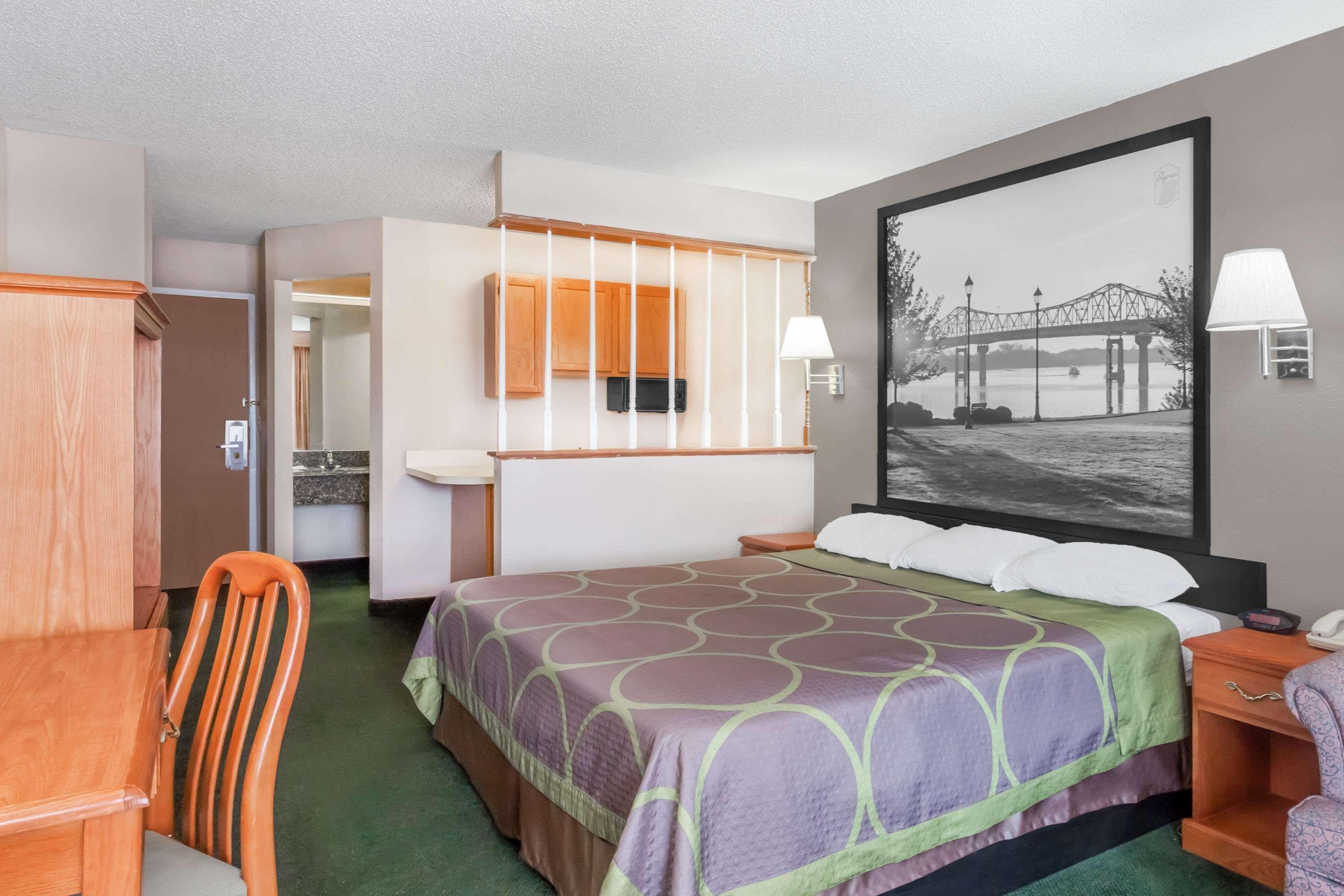 Super 8 By Wyndham Athens Hotel Екстериор снимка