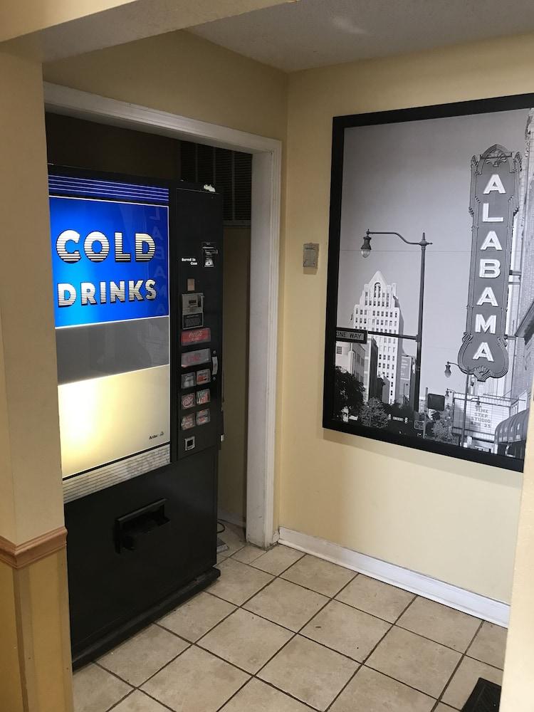 Super 8 By Wyndham Athens Hotel Екстериор снимка